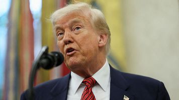Trump llama necio a Powell
